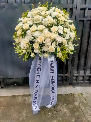 Krans Bunga Duka Cita  di Flores Timur